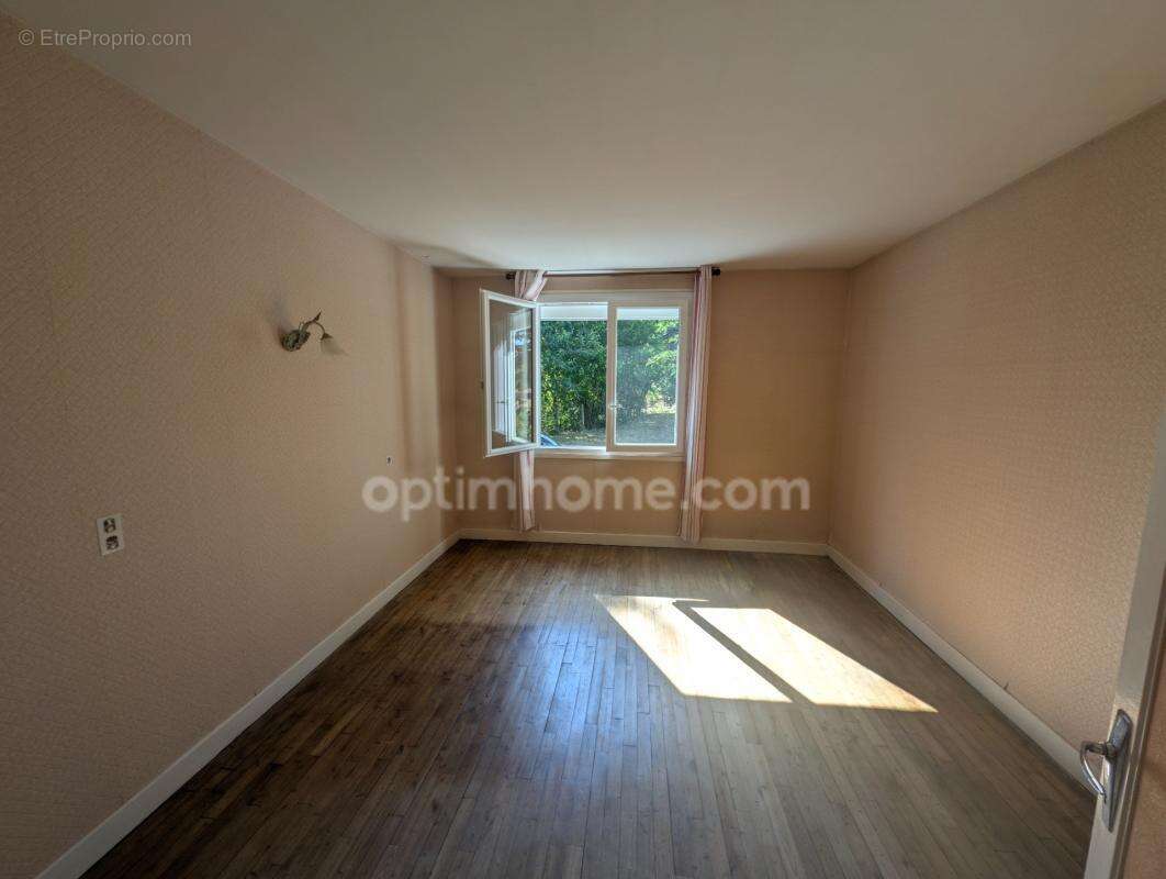 Maison familiale avec sous-sol complet sur 3 264 m² de terrain – Savignac-Lédrier (Dordogne – Périgord Vert) - photo 13