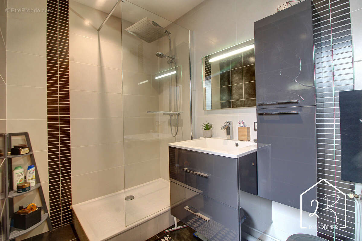 Appartement à SIMANDRES