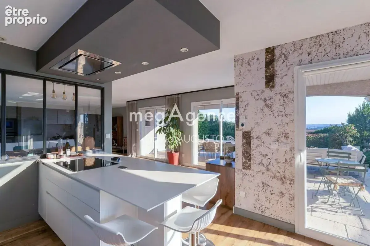Maison avec vue, piscine chauffée, garage double et terrain de 700m2 - photo 7