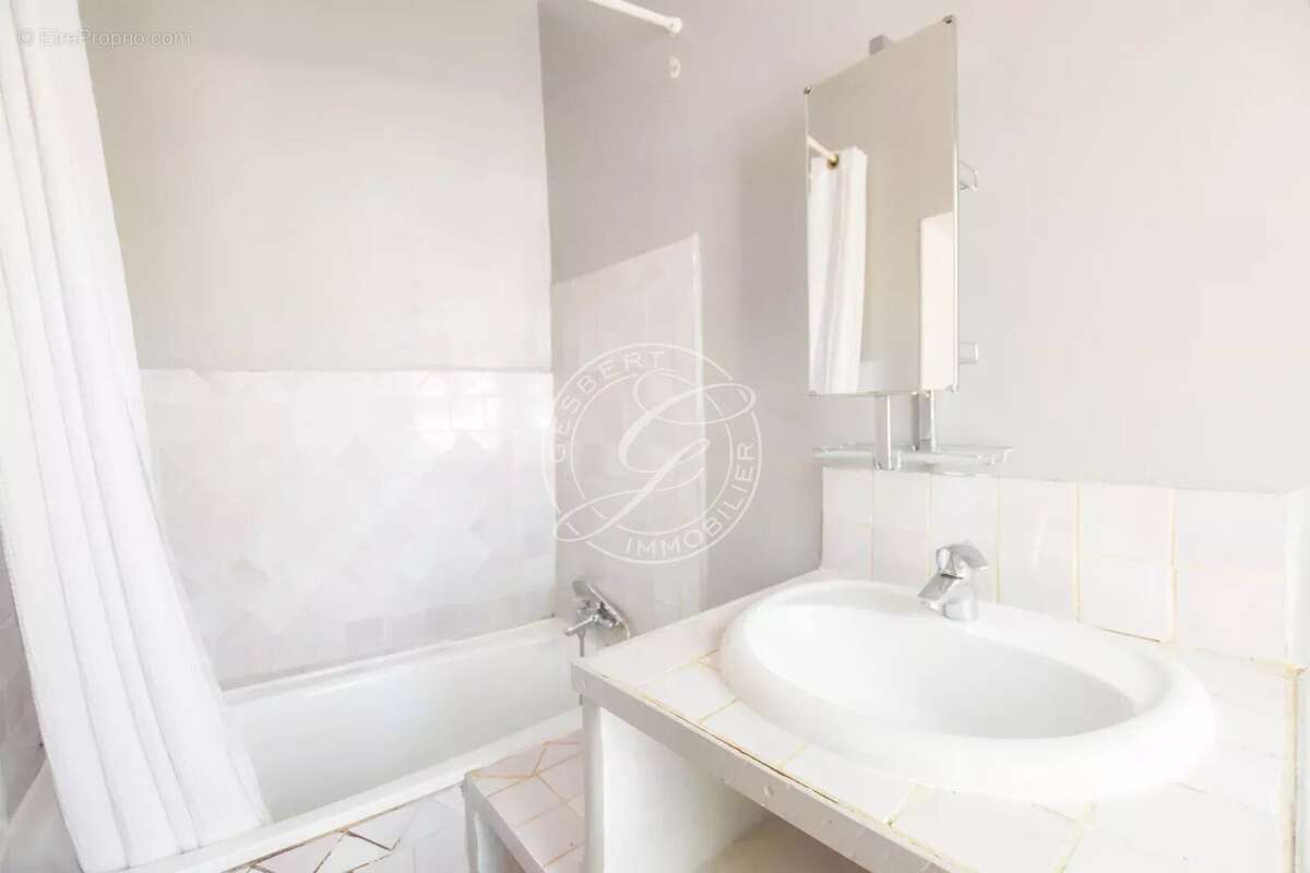 Appartement à SALERNES