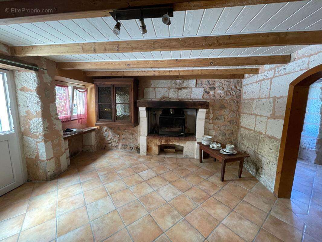 Maison à LEGUILLAC-DE-CERCLES