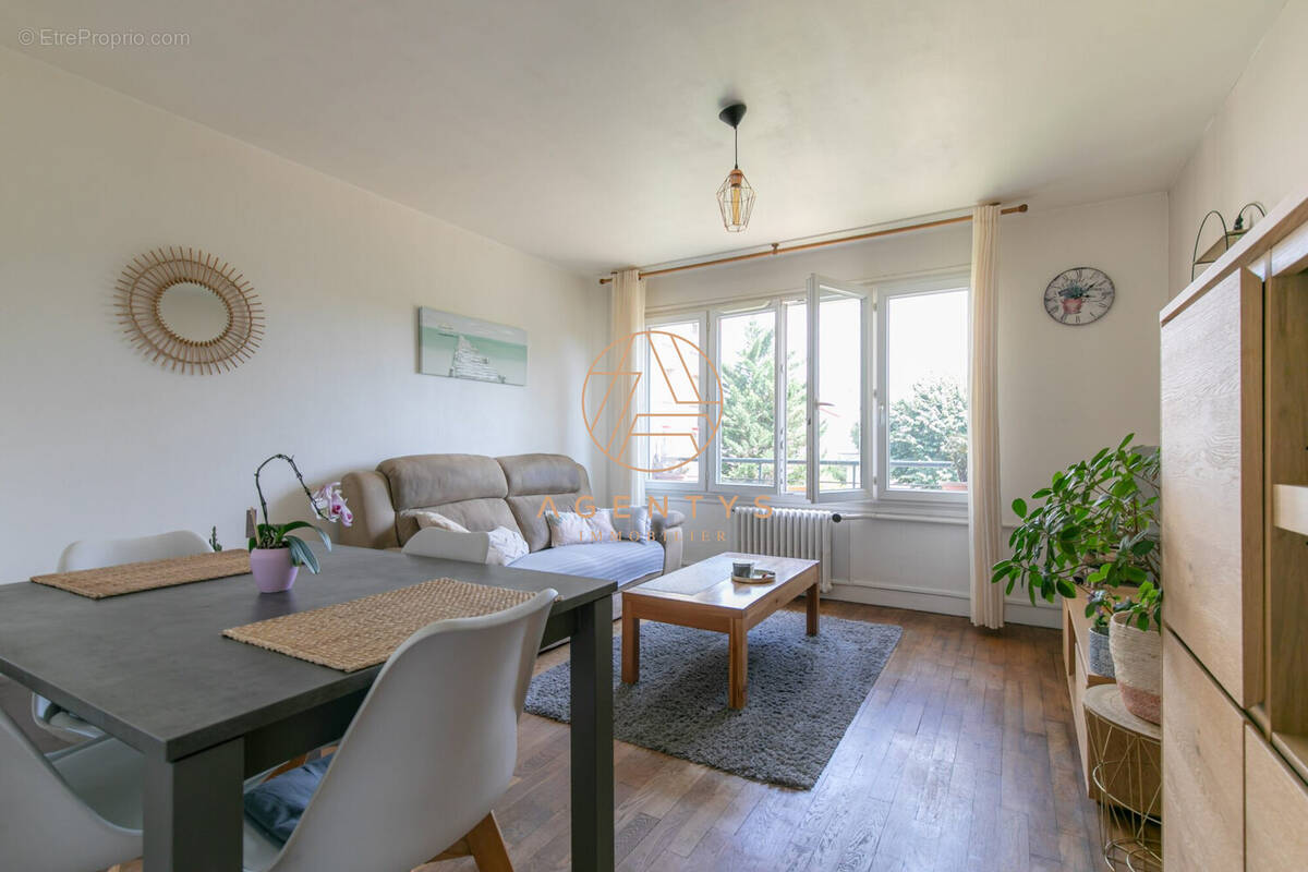 Appartement à SAINT-MAUR-DES-FOSSES