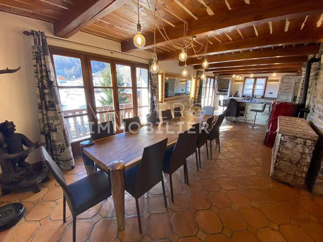Chalet - 275 m² - proche des pistes - photo 3