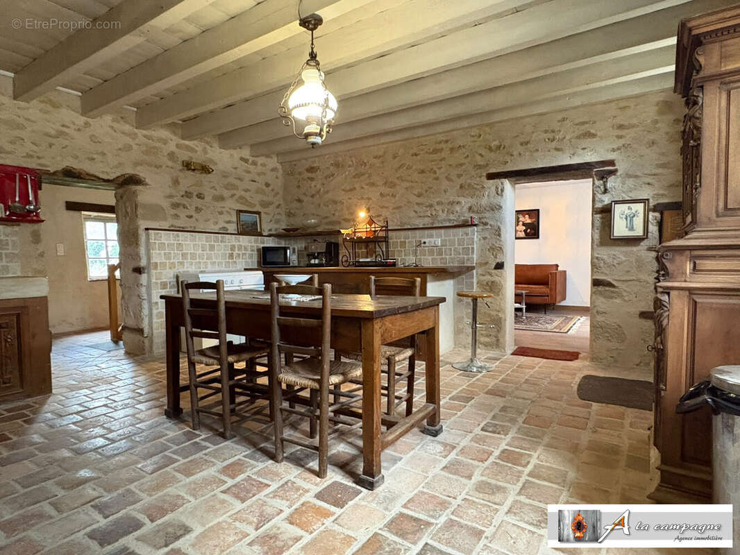 Maison à SAINT-MARCEL-EN-MARCILLAT