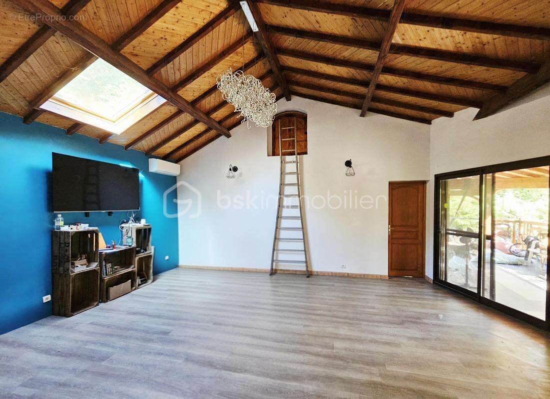Maison de caractère de 108 m² avec terrain clos de 5 000 m² – Montaigut-le-Blanc - photo 2