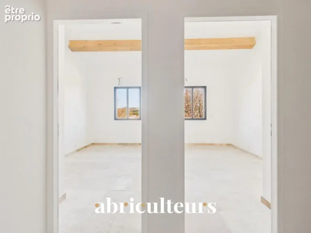 Maison T4 avec parking — Centre du village et vue Chaîne des Costes - Lambesc (13410) - photo 8