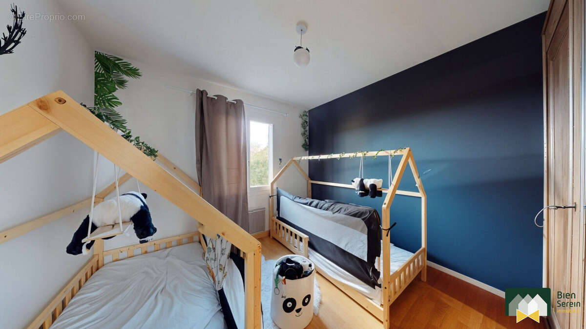 chambre 2  - Maison à CLEVILLIERS