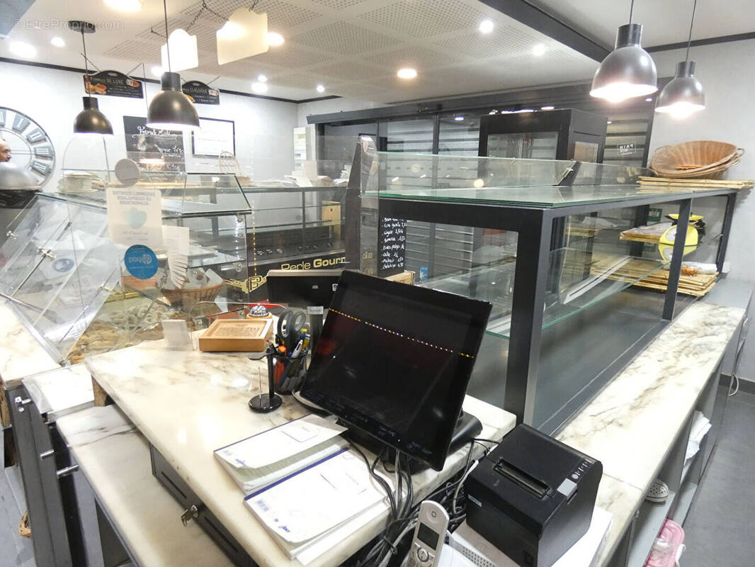 Commerce à LA CHAPELLE-SAINT-MESMIN