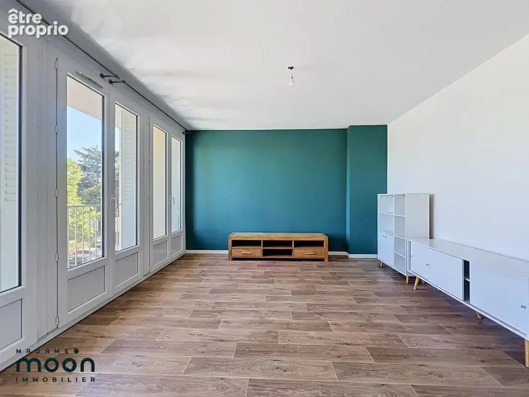 Oullins - Glacière T3/4 lumineux rénové 68m² + parking + cave 225 000€ - photo 2
