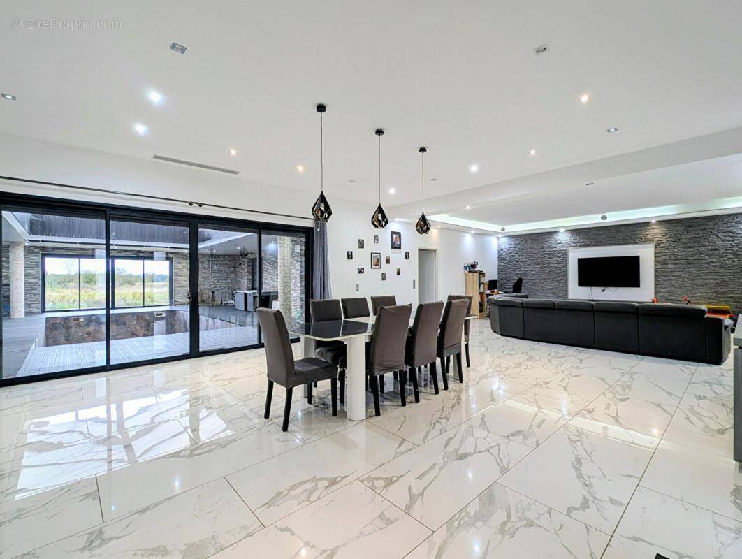 Maison à MONDAVEZAN