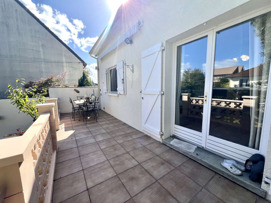 Maison à SARTROUVILLE