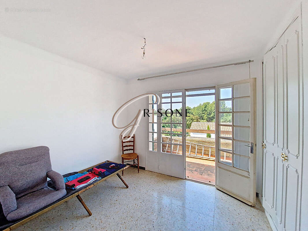 Villa de caractère de 240 m² à Sanary sur mer - photo 13