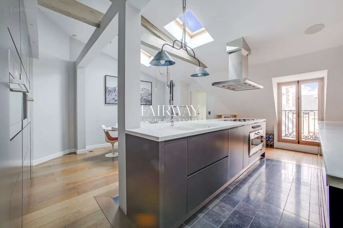 Appartement à PARIS-8E