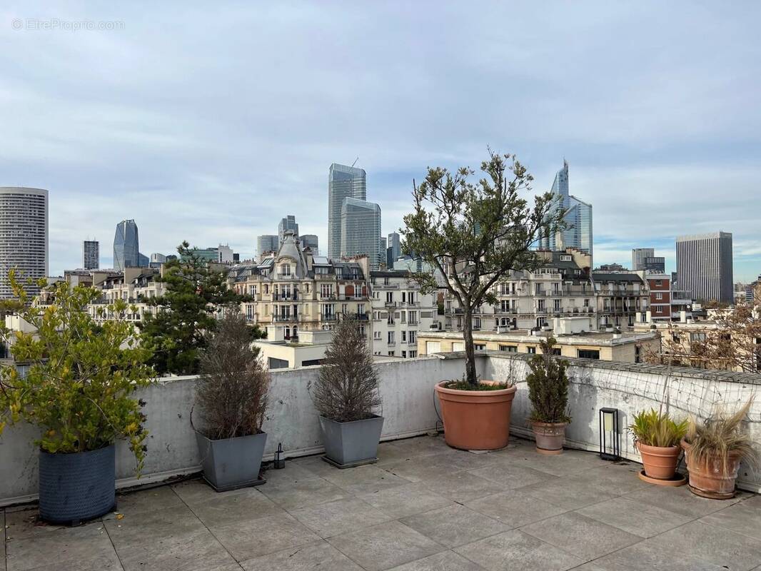 Appartement à NEUILLY-SUR-SEINE