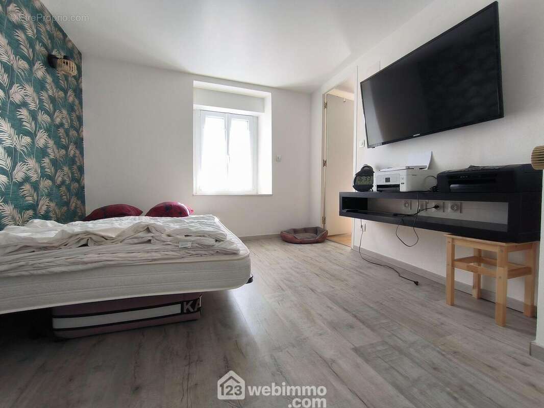 Une première chambre de 10 m², à la suite... - Maison à COURCELLES-SUR-VESLES