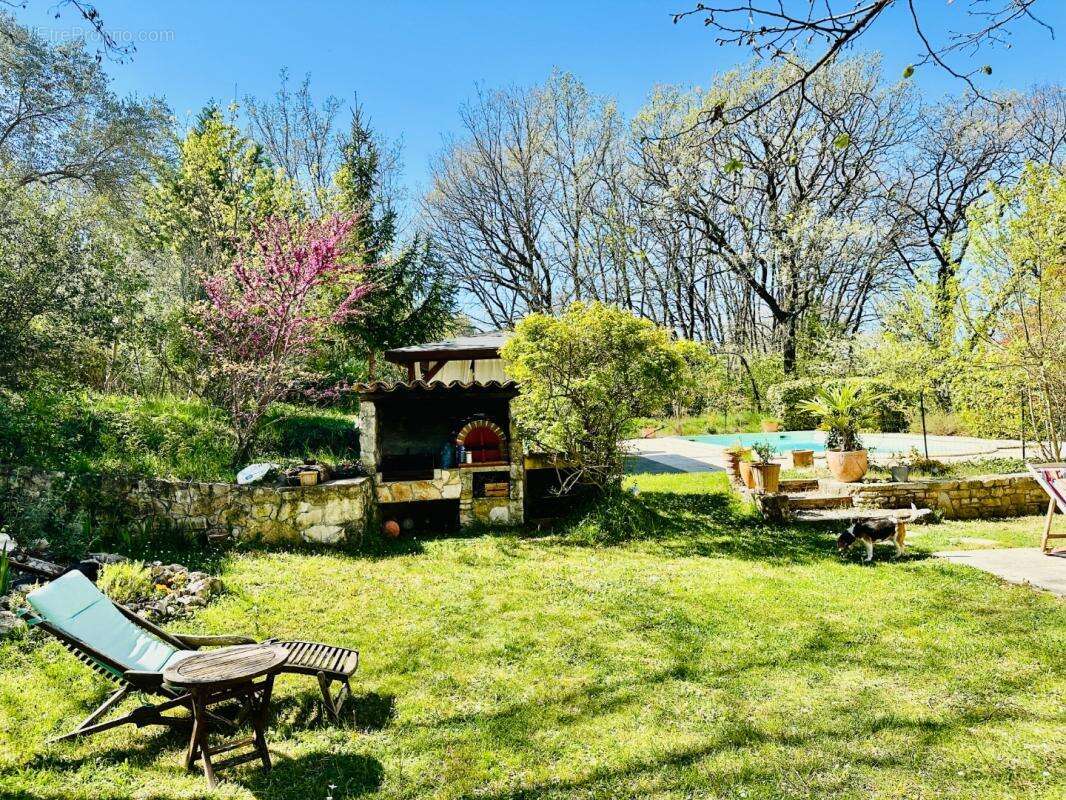 Maison à LE PUY-SAINTE-REPARADE