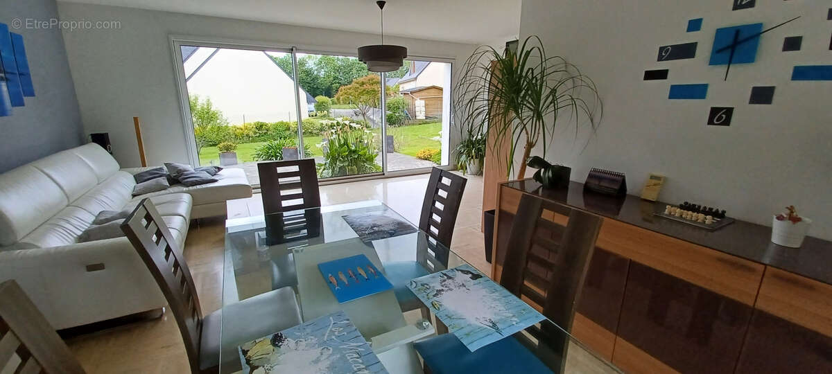 Maison à LE RELECQ-KERHUON