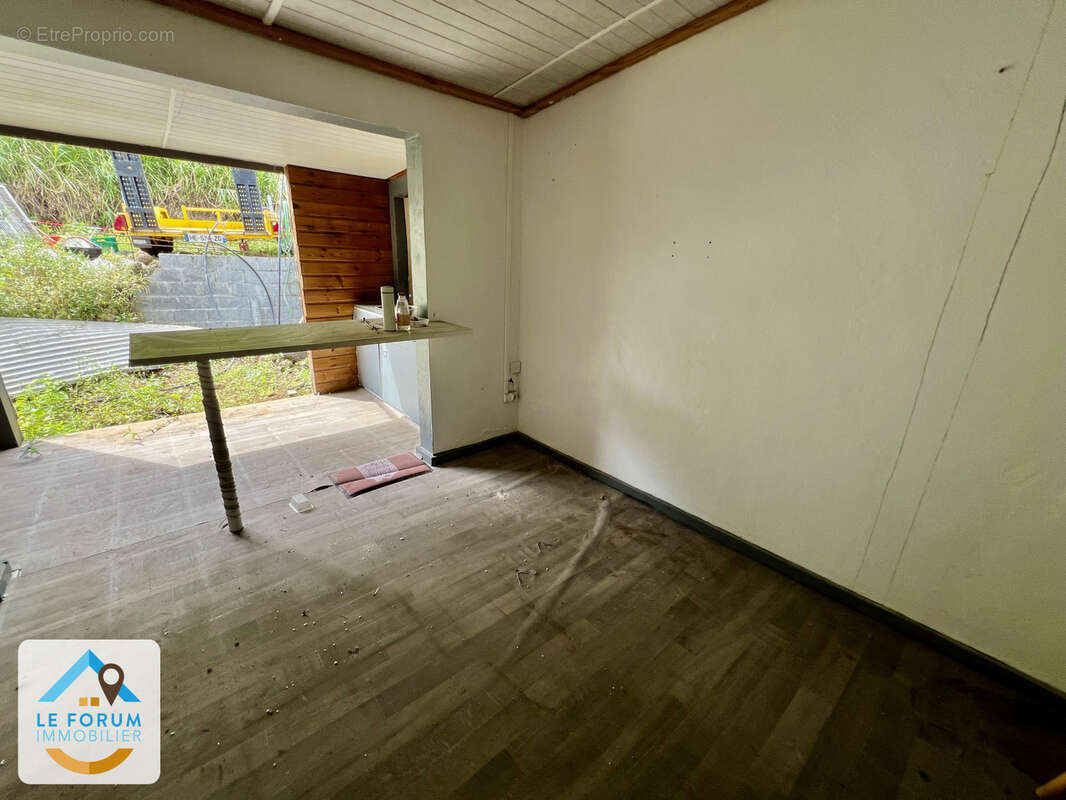 Tampon 97430 - ensemble immobilier - beaux volumes - fort potentiel - quartier prisé - photo 17