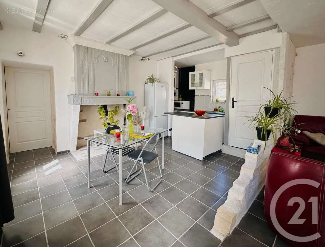 Maison 165 m² à Saint-Paul  - photo 4