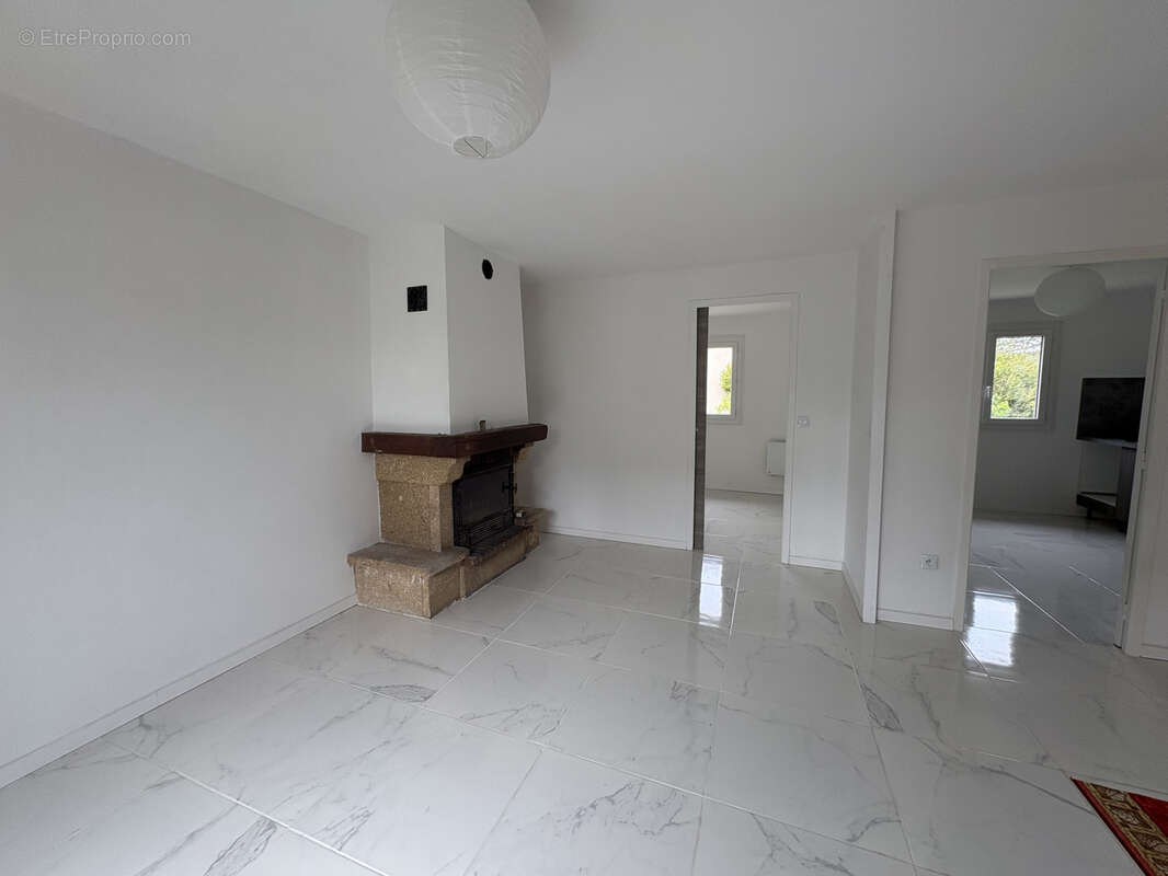 Maison à VILLENEUVE-SUR-YONNE