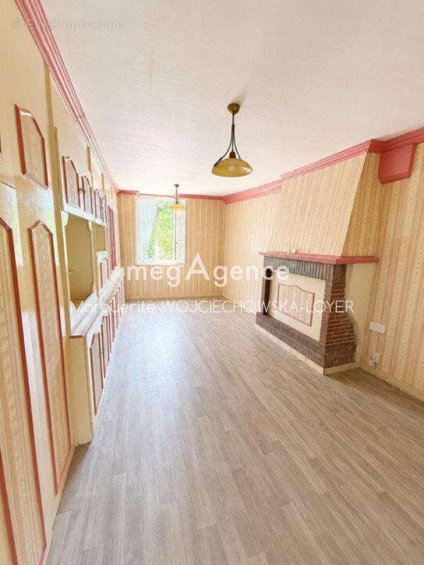 Maison de ville en pierre avec double garage - Fort potentiel - photo 4