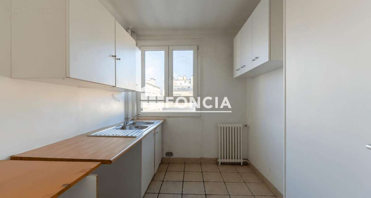 Appartement à CHARENTON-LE-PONT