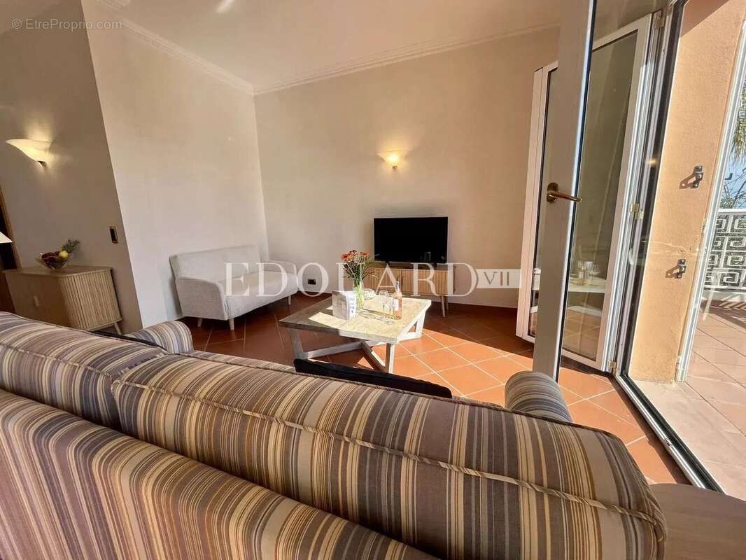 Dans un domaine privé et sécurisé, à vendre villa de prestige avec vue panoramique sur la Principauté de Monaco - photo 8
