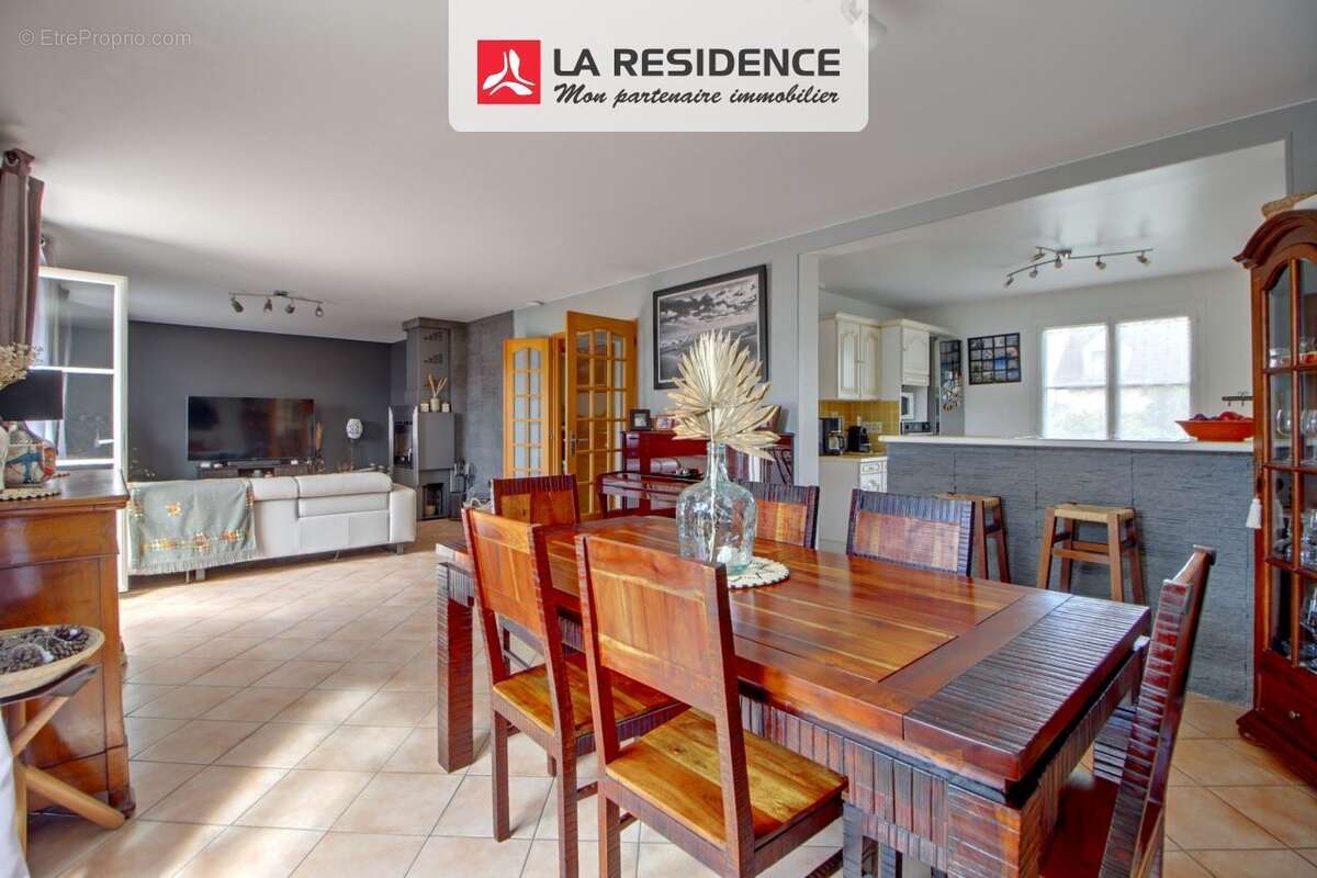 Maison à LES CLAYES-SOUS-BOIS