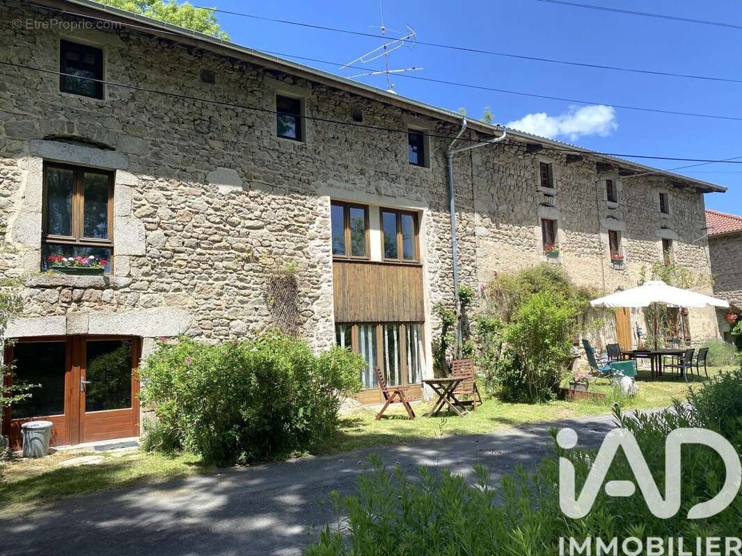 Maison 330 m² à Saint-Germain-L'herm  - photo 7