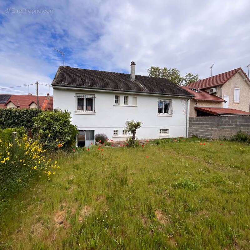Maison à YZEURE