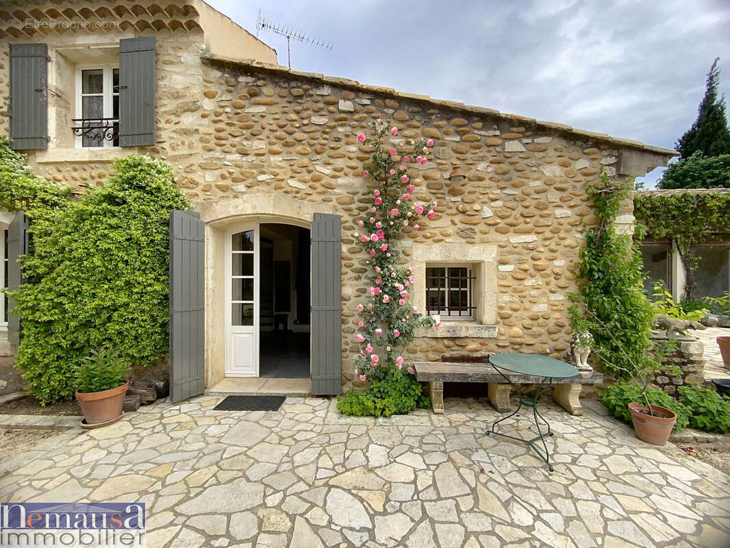 Maison à SAINT-LAURENT-DES-ARBRES