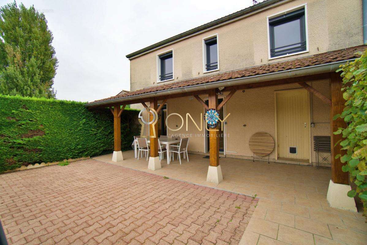 Maison à JASSANS-RIOTTIER