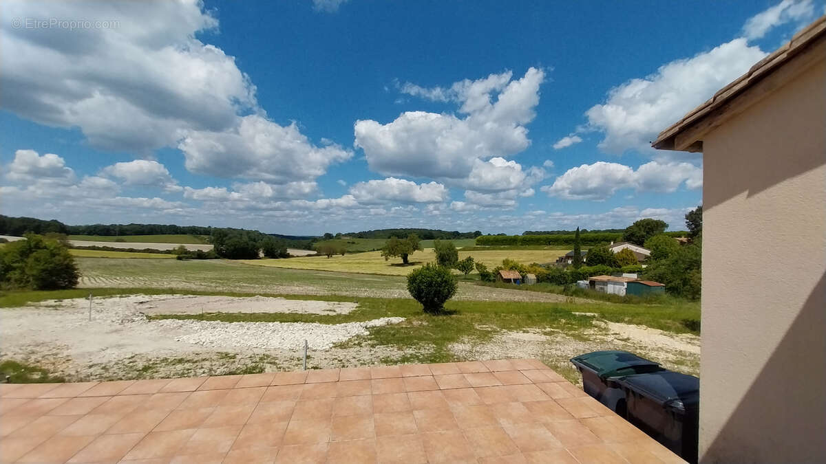 Maison à LA CHAPELLE-GONAGUET