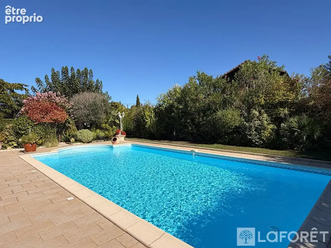 Grande maison familiale de standing avec jardin paysagé, piscine et belles prestations - photo 17