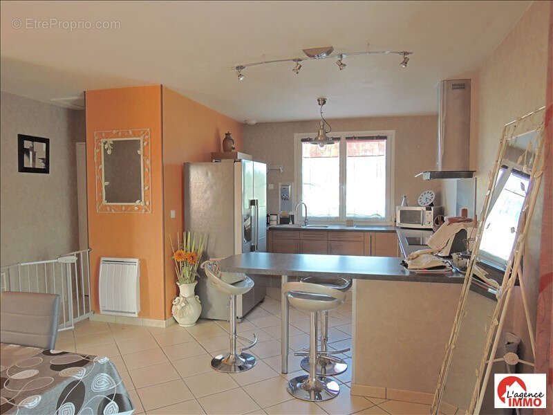 A vendre a saint aignan de grand lieu - jolie maison de 70m2, 2 chambres, jardin et garage - photo 3