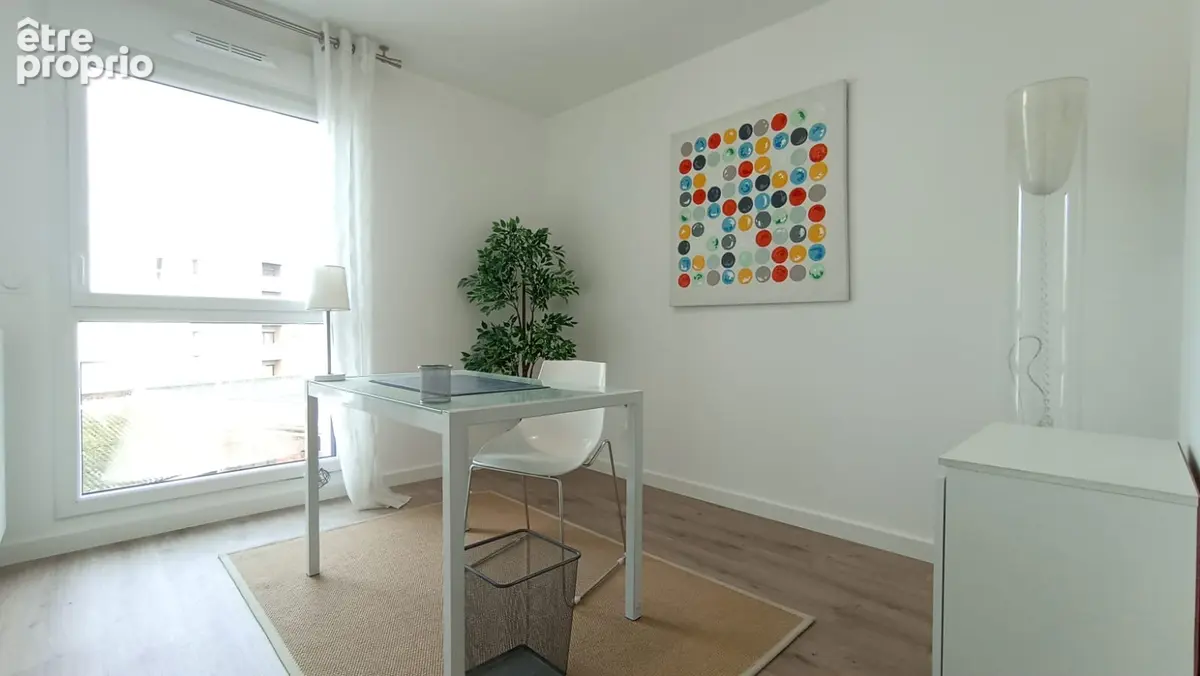 Appartement 3 pièces de 70m² avec terrasse et parkings - photo 2