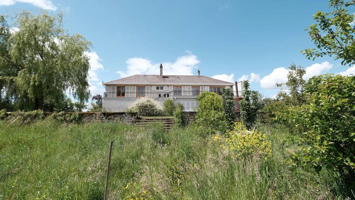 Maison à MONTIGNY-EN-MORVAN