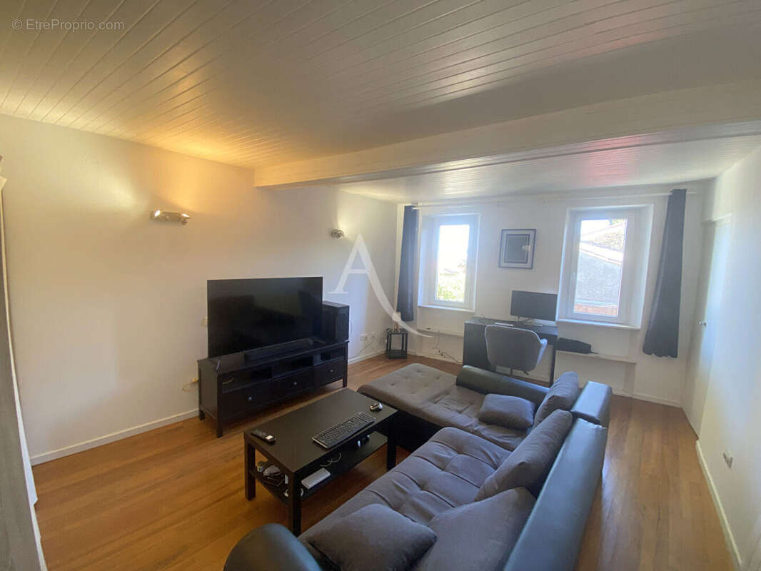 Maison à VILLENEUVE-LA-COMPTAL