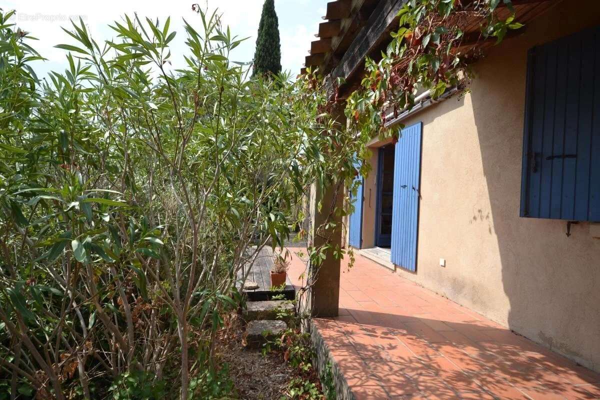 Maison restaurée 2 chambres sur  jardin paysagé piscinable  de 500m2 avec vue dégagée - photo 19