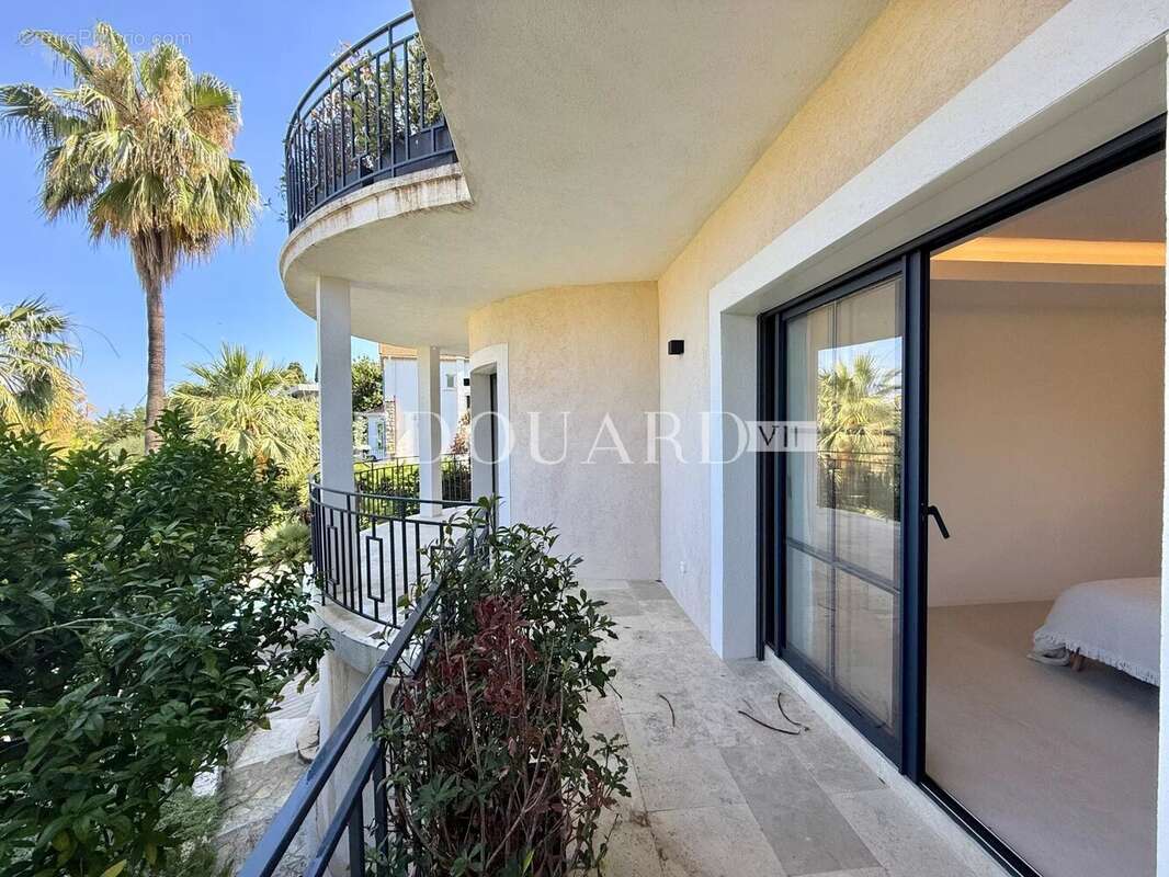 Superbe villa contemporaine avec piscine, une oasis de lumière au cœur de Roquebrune Cap Martin - photo 21