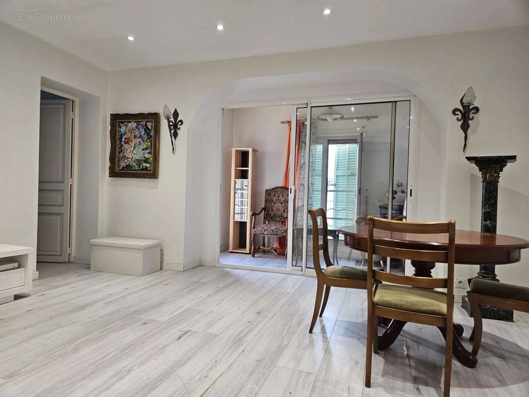 Spacieux T3 de 85 m2 en étage avec vue mer/collines. Parking - photo 2
