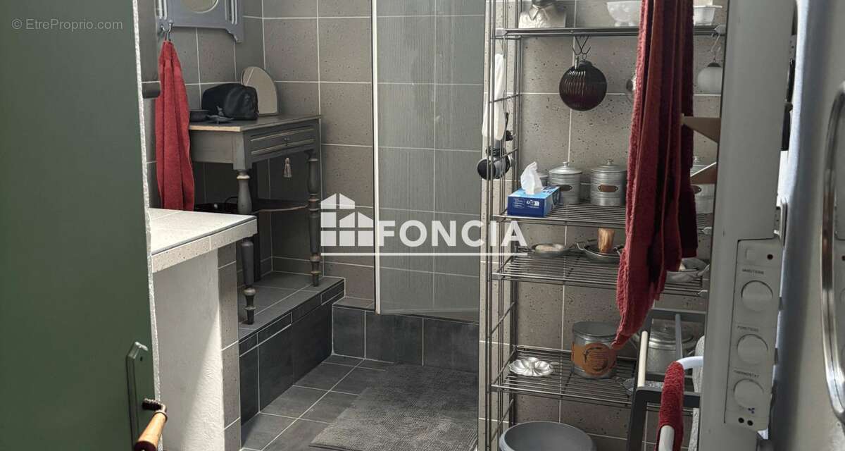 Appartement à VEZENOBRES