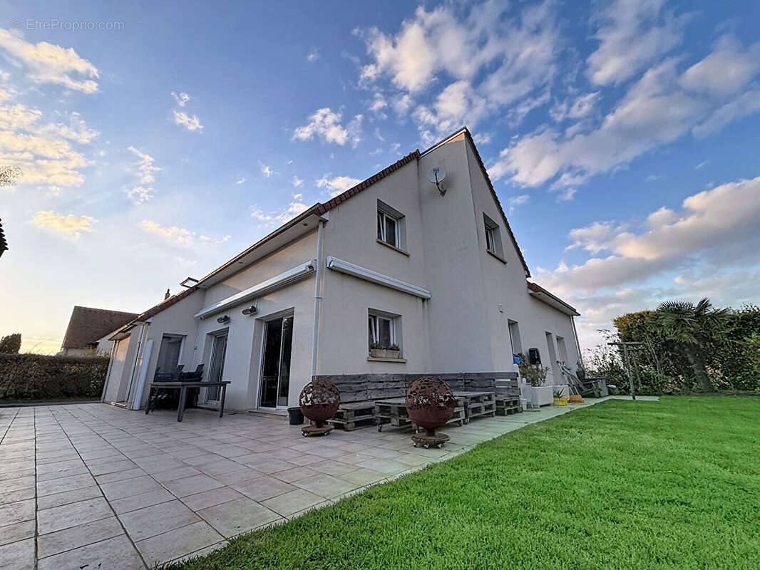 COLOMBY ANGUERNY - Maison de 8 pièces sur terrain de plus de 1 300 m2 - photo 3