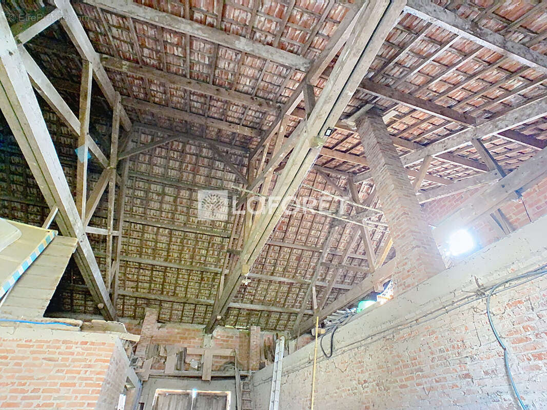 Maison à LES CHARMONTOIS