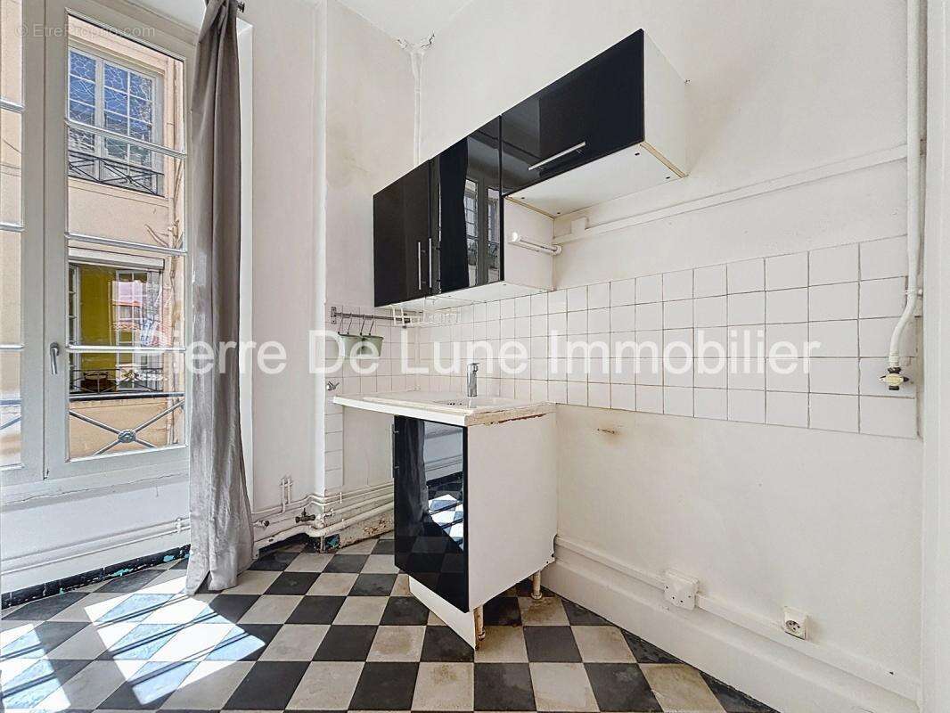 Lyon 1er – Appartement de caractère à réinventer  Charme de l'ancien, dressing, cave & grenier - photo 9