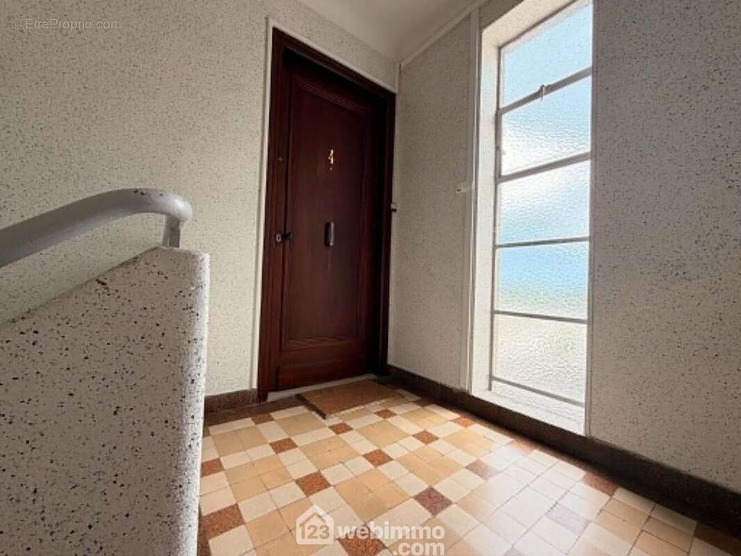 Découvrons l'appartement d'une surface habitable de 77 m² - Appartement à LAON