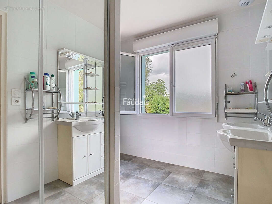 Maison 172 m² à Lithaire  - photo 8