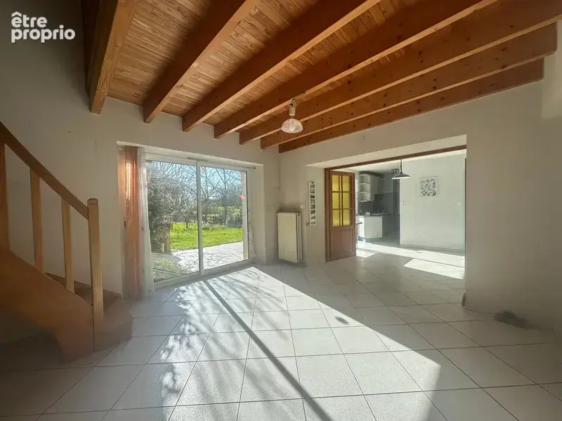 Les Clouzeaux, Maison en pierre 5 chambres avec jardin env. 605 m² double garage - photo 2