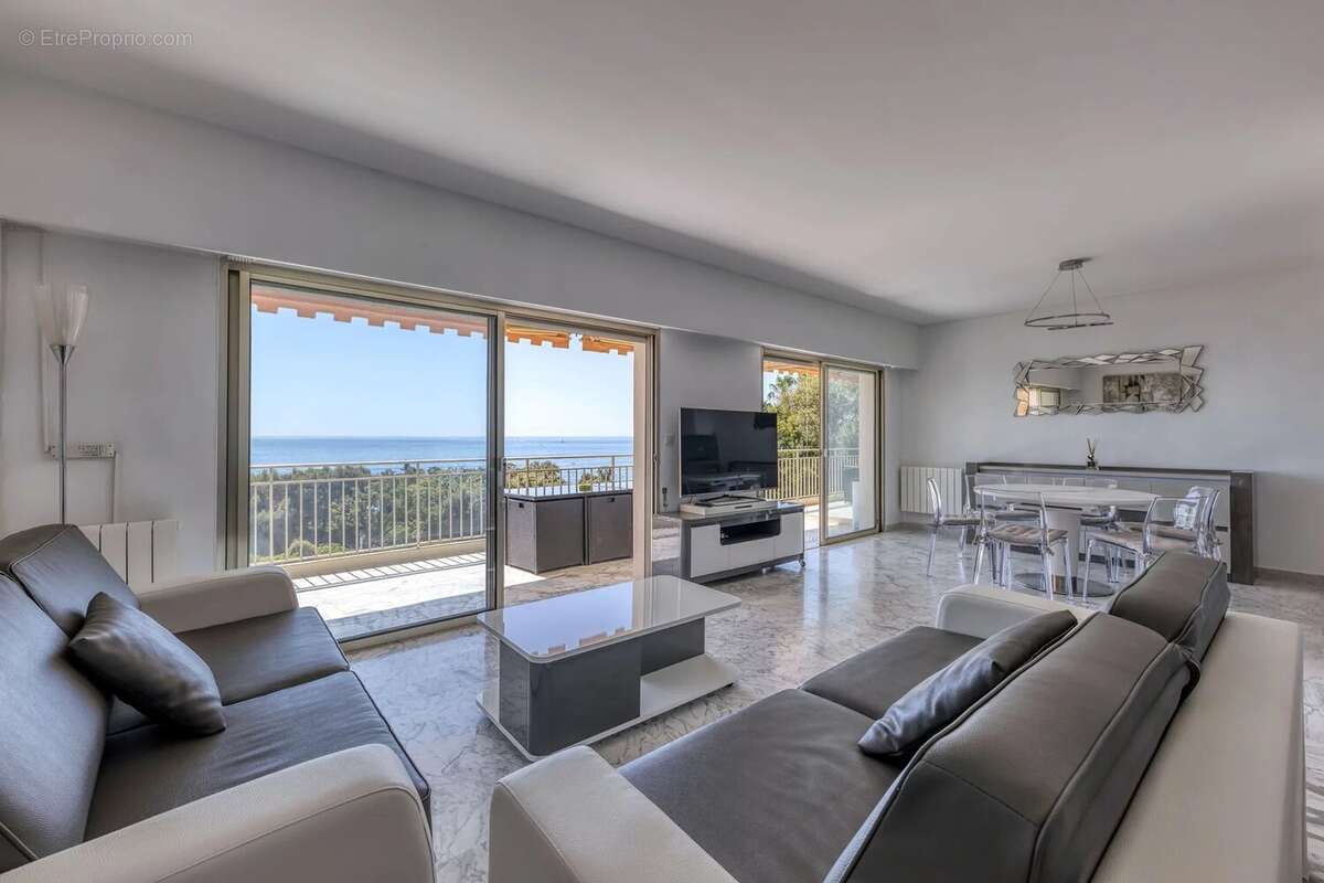 Golfe Juan - Appartement 3 pièces avec vue mer panoramique, garage et cave - photo 6