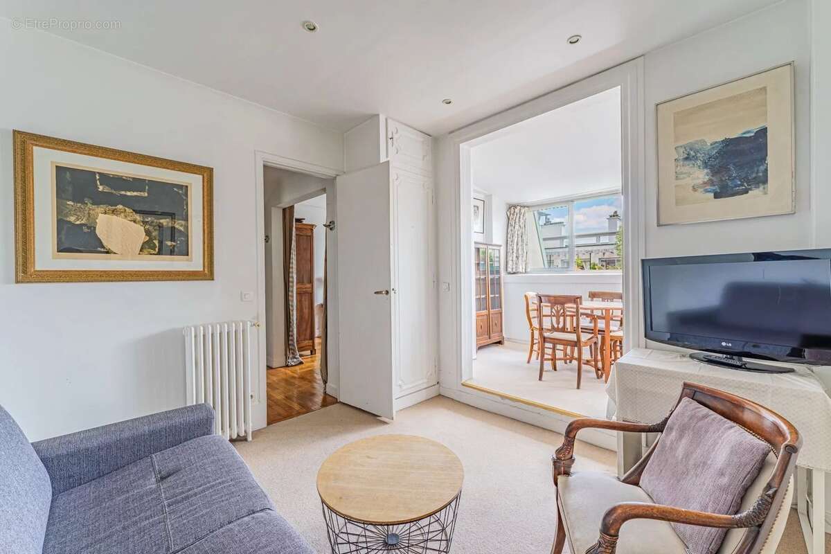 Appartement à PARIS-16E